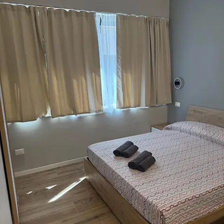 Casa Marconi 8 דירה